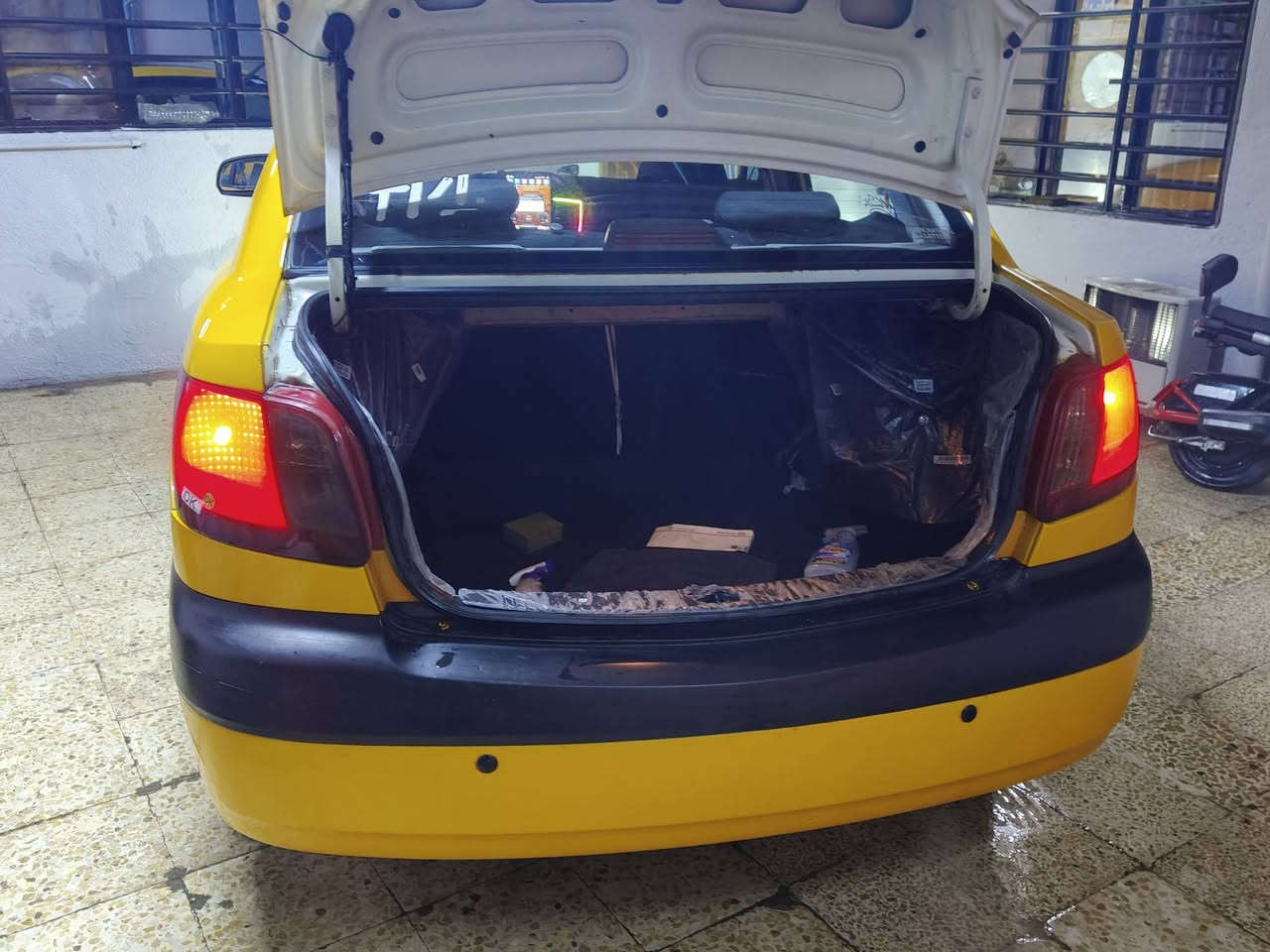 سلام عليكم عندي ريو برايد فول مواصفات وبدون ضرر مواصفات تحكمات استيرن اتنتا ومري  كهرب وتدفه بكشنات سياره باسمي وسنويه جديده وموديلها2007  وهيه وغرمات مصفره سياره مانقصها ربع اشتغل وتمشي مكاني موصل حي التحرير والسعر93 وبيها مجال قليل رقم الهاتف ***********
