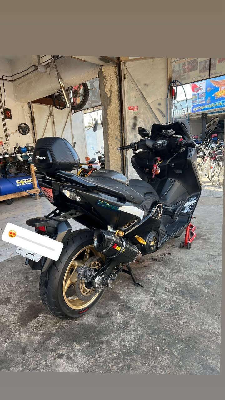 سلام عليكم
TMAX2015 بلاك ماكس 
رقم وسنويه اصولي مثنى مشروع وطني تحويل ثاني يوم 
كفاله عامه 
ممشى الدراجه 49 الف حقيقي 
وبيهه تزويد خارجي 
***********
***********
