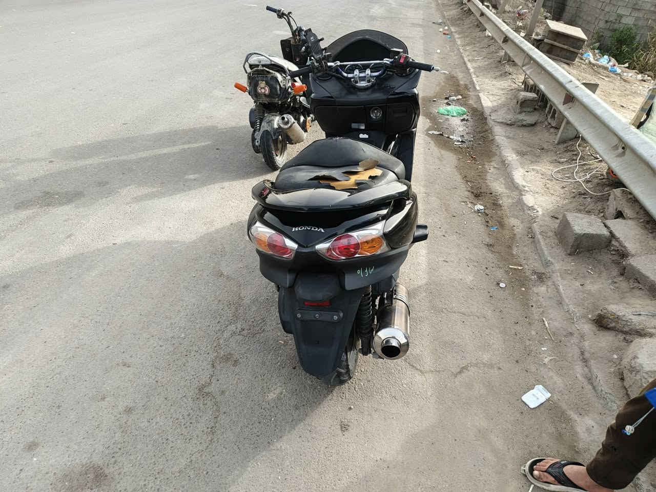 سلام عليكم دراجه 0 10 كفاله عامه دبل بصمه حي النظيفه صار اسبوع من نزلتها من معرض  شلعه ومعدل ماشيه 29 بها صانصه رياضي ثلاث تحكمات كيوره عادي واس اوتوماتيك اتصال واتساب متواجد بالفيس السعر خاص تصل ***********
