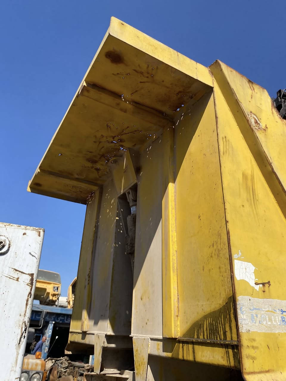 السلام عليكم 
للبيع بدي مايلر 
طوله 5وربع 
سعره 32وبي مجال  
العنوان بغداد جرف النداف الحي الصناعي 
***********
