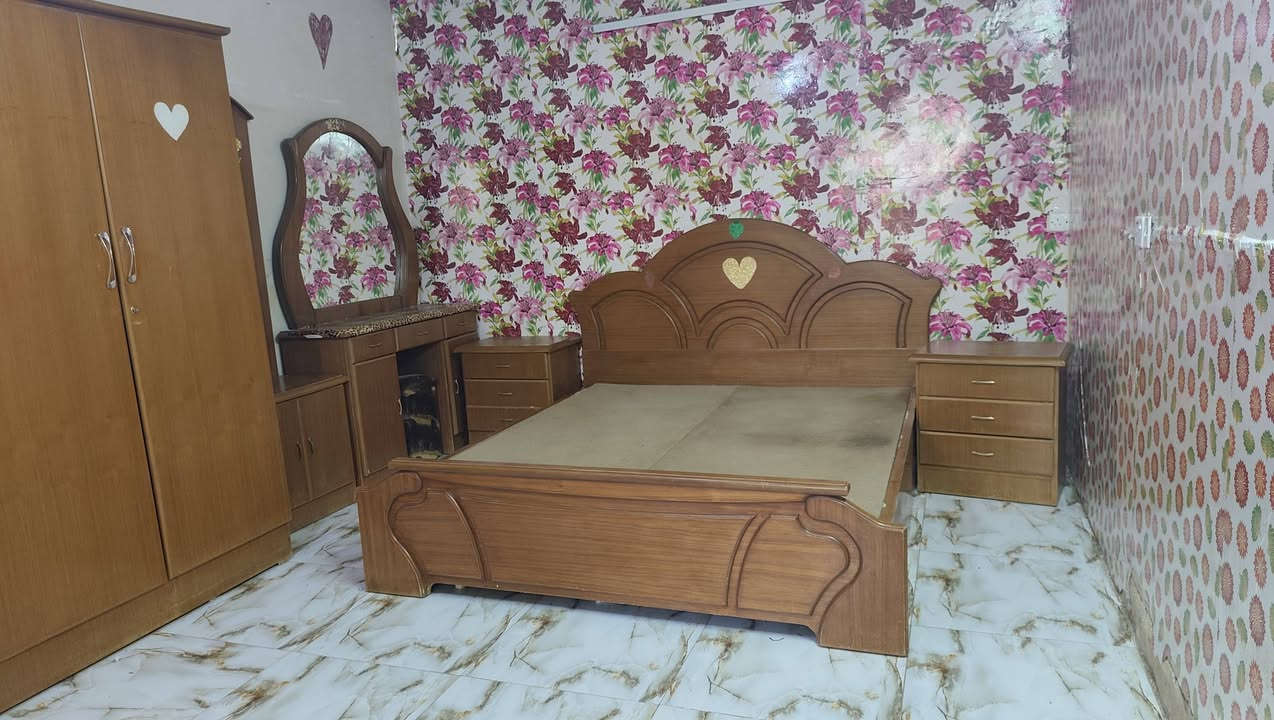 السلام عليكم قرفة نوم خشب صاج للبيع السعر 550وبي مجال بسيط العنوان كركوك طريق بغداد *********** انتصل
