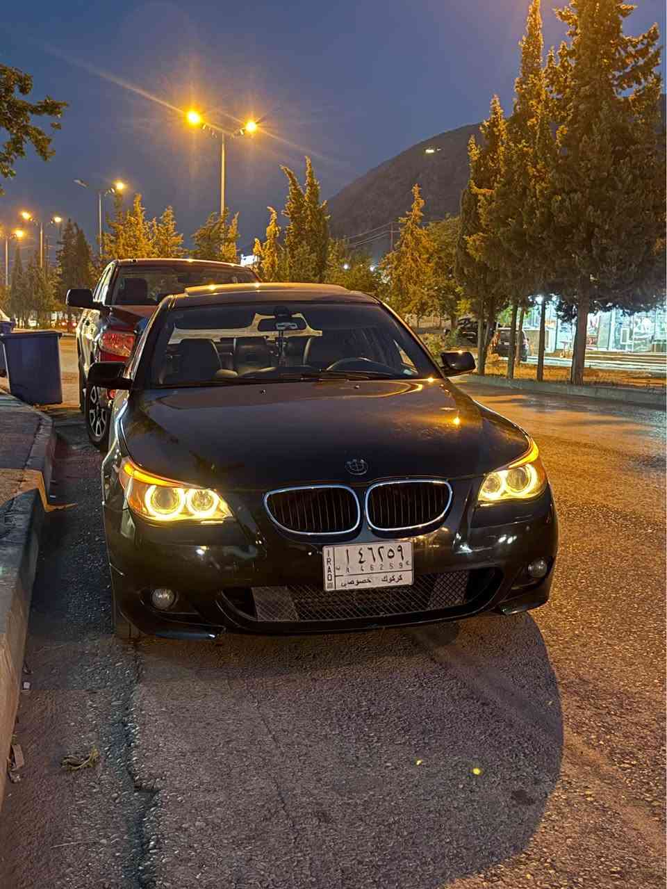 Bmw E60
محرك ٥٢٥ دبل فانوس
موديل ٢٠٠٤
سقف سلايد
بيها قطعتين صبغ فقط بدون ضربه 
دعاميات ام اصلي مو تجاري
دوسات ام
تخم ويل ام
سنويه بسمي 
رقم كركوك مشروع وطني
بطاقه بانزين بيها
تبريد وتدفئة بشرط
سعر ١٢٢ بيعا مجال بسيط
رقم موبايل ***********
مكان كركوك كركوك, العراق
