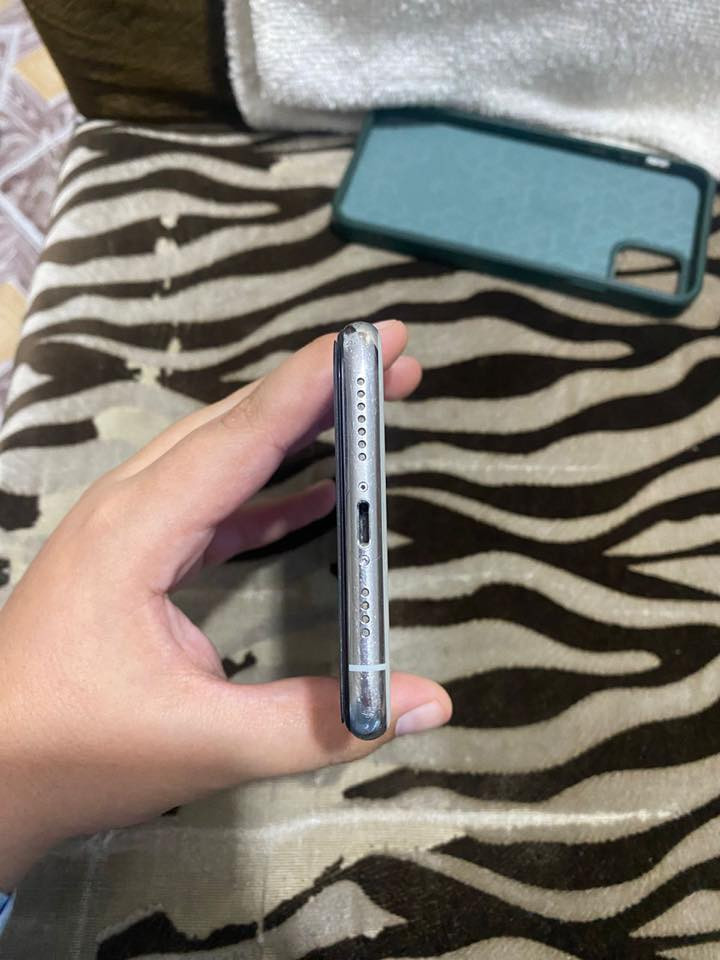 السلام عليكم من رخصة الادمن ايفون ١١ برو ماكس مبدل شاشة و بطارية البطارية نسبتها ٩١ الجهاز يخبل اي شي شي بي غير البطاريه والشاشه تاخذه بلاش للتواصل فقط واتساب الرقم *********** (فقط واتساب)
