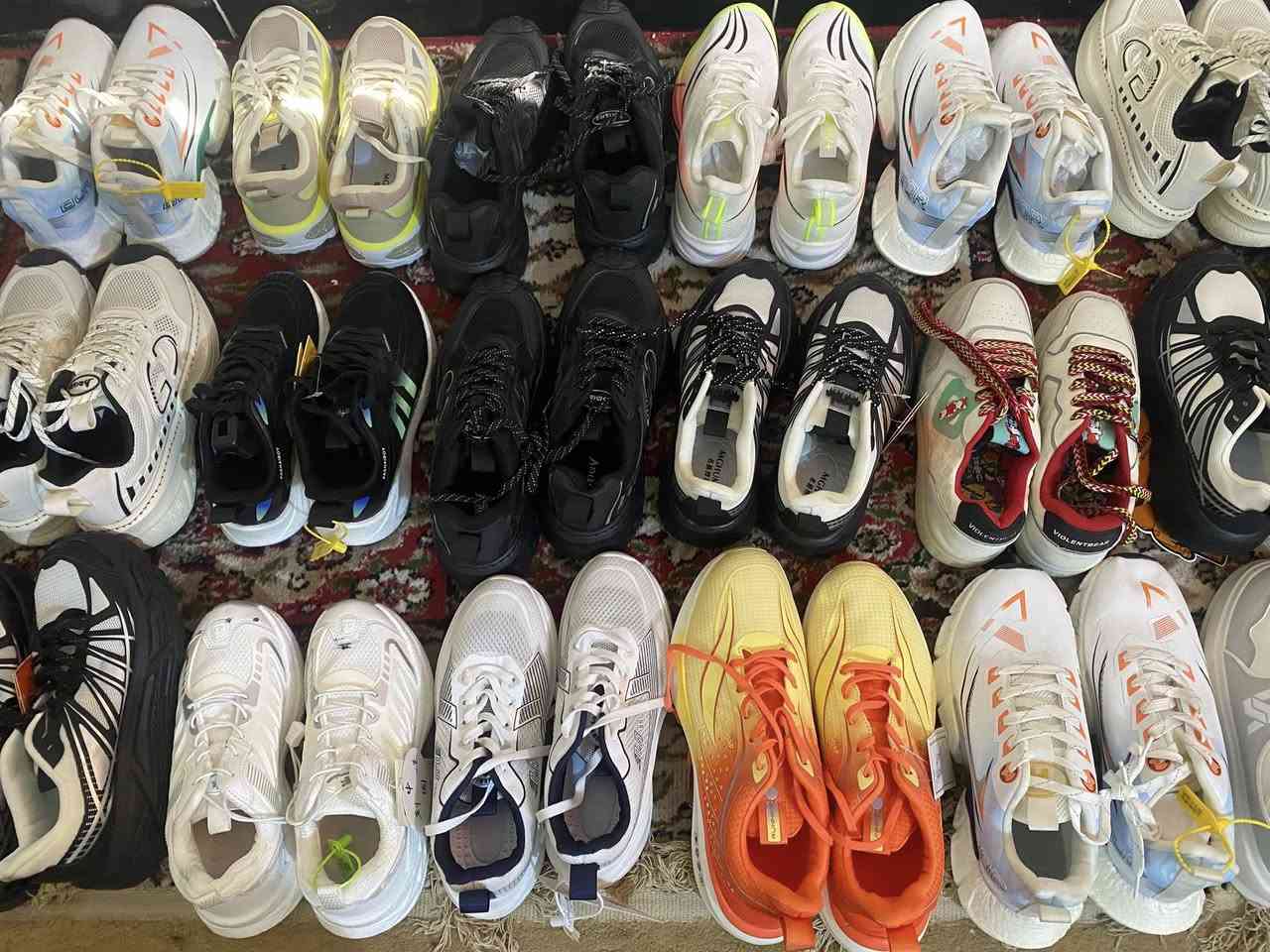 سلام عليكم شلعت أحذية 20 قطعة بغداد حي اور ***********
