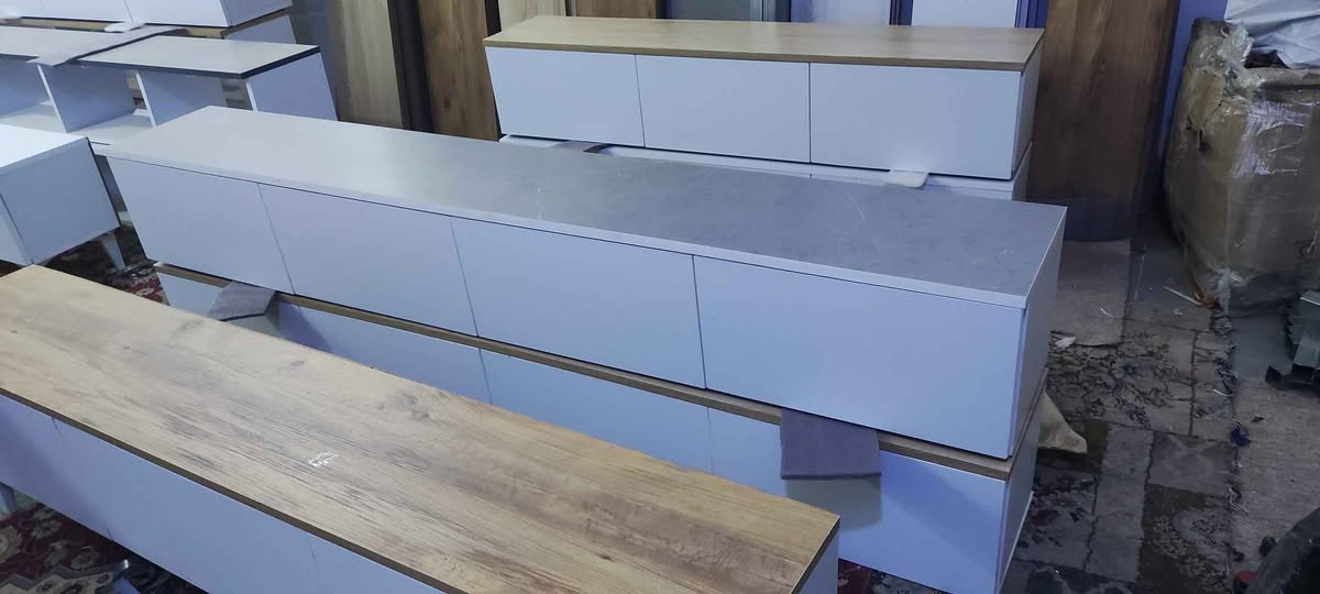 مێزی تیڤی بە ڕەنگی ساجی و سپی بە هەردوو شێوازی هەڵواسین یان قاچی هەبێت دوو مەتری نرخی 75 هەزارە
مەترو نیوی نرخی 60 هەزارە گڵۆپی لیدی پێوەیە و گەیاندن و هەڵواسین تەنها 5 هەزارە بۆ ناو شاری سلێمانی لە بەکرەجۆم
*********** السليمانية, العراق
