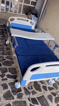 سرير طبي مستعمل شي بسيط ونضيف جداً
ويتحريك يدوي 
ويّا 3 دواشك تقرحات كهربائيه لراحة المريض 
قوي، عملي، ومناسب للبيت أو المستشفى

للعلم:
فقط الدواشك الكهربائيه سعرها ب٢١٠ الله يشهد عليه

💥 السعر كامل مع سرير ودواشك : ٢٥٠فقط �
للتواصل ***********
