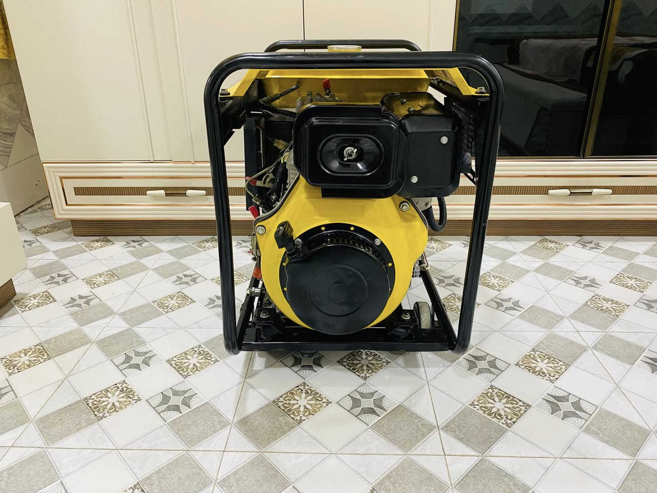 سلام عليكم مولده كاز مفتوح 6كيفي 25امبير مولده بعدهي جديده  مشتغله سبوعين فقط بلاديه ما داخله تصليح نكره حبل سلف باتري جديد سعر 600مكاني بغداد الشعب تواصل***********
