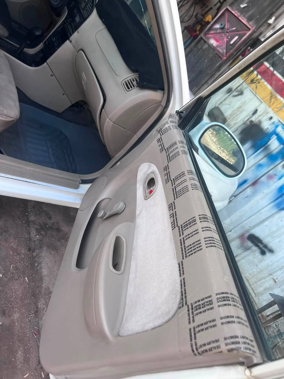 ‏كيا سيفيا موديل 2000مصبوغه للجماليه فقط رقم بغداد مشروع وطني باسمي كير اوتماتيك مكينه و كير جديد تخم تاير جديد حداده صدر جديد مكان السياره و اسط الحفريه رقم الهاتف ***********
