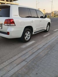 لاندكروزر • تويوتا • لاندكروزر 2011 • سيارة بنزين • 8 سلندر • بصره • ا...