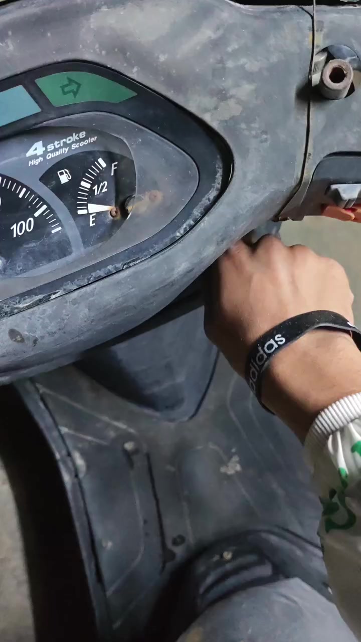 سلام عليكم دراجه فراشه للبيع سرعه 100 💥
دراجه كابريتر جديده 🔋
تأيرات جدد🔋
دراجه متروكه يرادلها تجفيت🪫
تشتغل هندر واحد بس أدخن ⚡
يرادلها ترتيبات ⚡
مكاني بغداد الانتصار قرب قوس بوب الشام 
سعر الدراجه 150وبيها مجال 
***********📞
