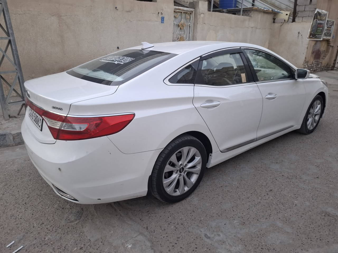 ازيره 13 خليجي
السياره نص فول بدون بانو رامه ولا بصمه 
السياره بيه بارد يم قبق البانزين 
وبيه طخه بل جاملك الأمامي جهة السايق
موضحات بل فديو 
محرك خير من الله حداديه جديده 
دواخل خلوه 
رقم جديد سنويه جديده 
السعر 133 وبيه مجال بصيط 
مكان السياره البصره المعقل 
تلفون ***********
