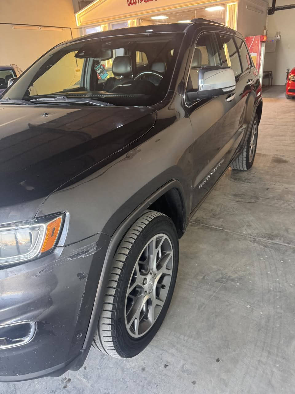 للبيع جيب شيروكي اوفر لاند فول مواصفات موديل ٢٠٢١ رقم بغداد بيها جامرلغ وبنيد مصبوغات وحادث امريكا موجود صورها مكان السياره ديالى بعقوبه السعر ٢٢٠ بيع مستعجل 
رقم الهاتف ***********
