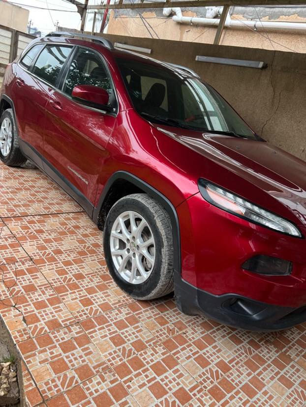 سياره jeep شيروكي بزون      ٢٠١٥.
تحويل مباشر ب اسم المشتري 
استبدال او بيع مباشر …
سعر ١١٠ ورقه وببهه مجال للشراي 
للاستفسار اتصال ع رقم 
***********
