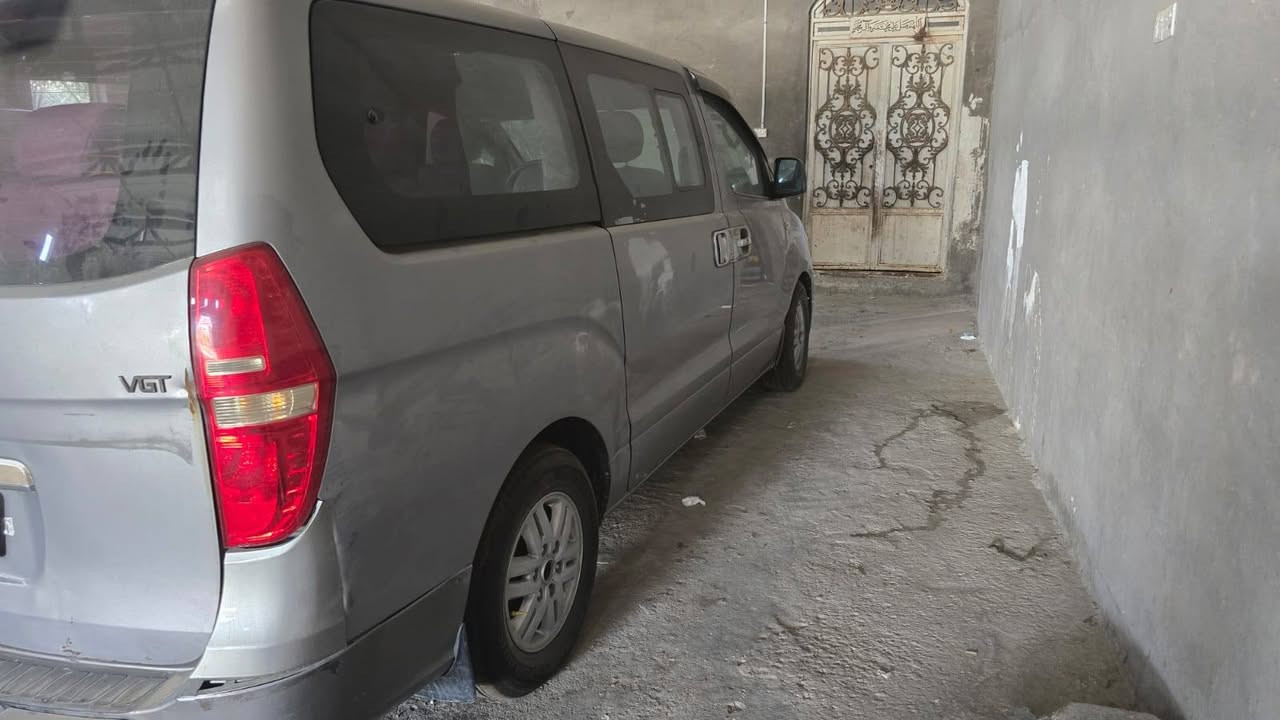 استاركس ٢٠١٧ سنوية جديد
تخم تاير جديد 
رقم بصره 
محرك كايم يعني تاخذ السياره جفت 
بيه ضربه من كوريه وبيه ضربه باب السايق 
رقم صاحب السياره ***********
سياره عنوانه بصره 150
