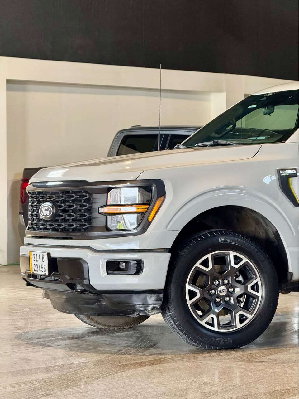 FORD F150 2024 STX 
ڕۆنگی چیمەنتۆی یەک چەمەلخی بۆیاخە بێ ناو گرتن ئێرباگ یەک شانی تەقیوە سیستەم کراوەتەوە پێشی کەپسە سەیارەکە زۆر جوانو زۆر تازەیە یەک دینار مەسرەفی تیا نیە ڕەقم سلێمانیە سەنەوی تا ٣١ تازەیە 
*********** السليمانية, العراق
