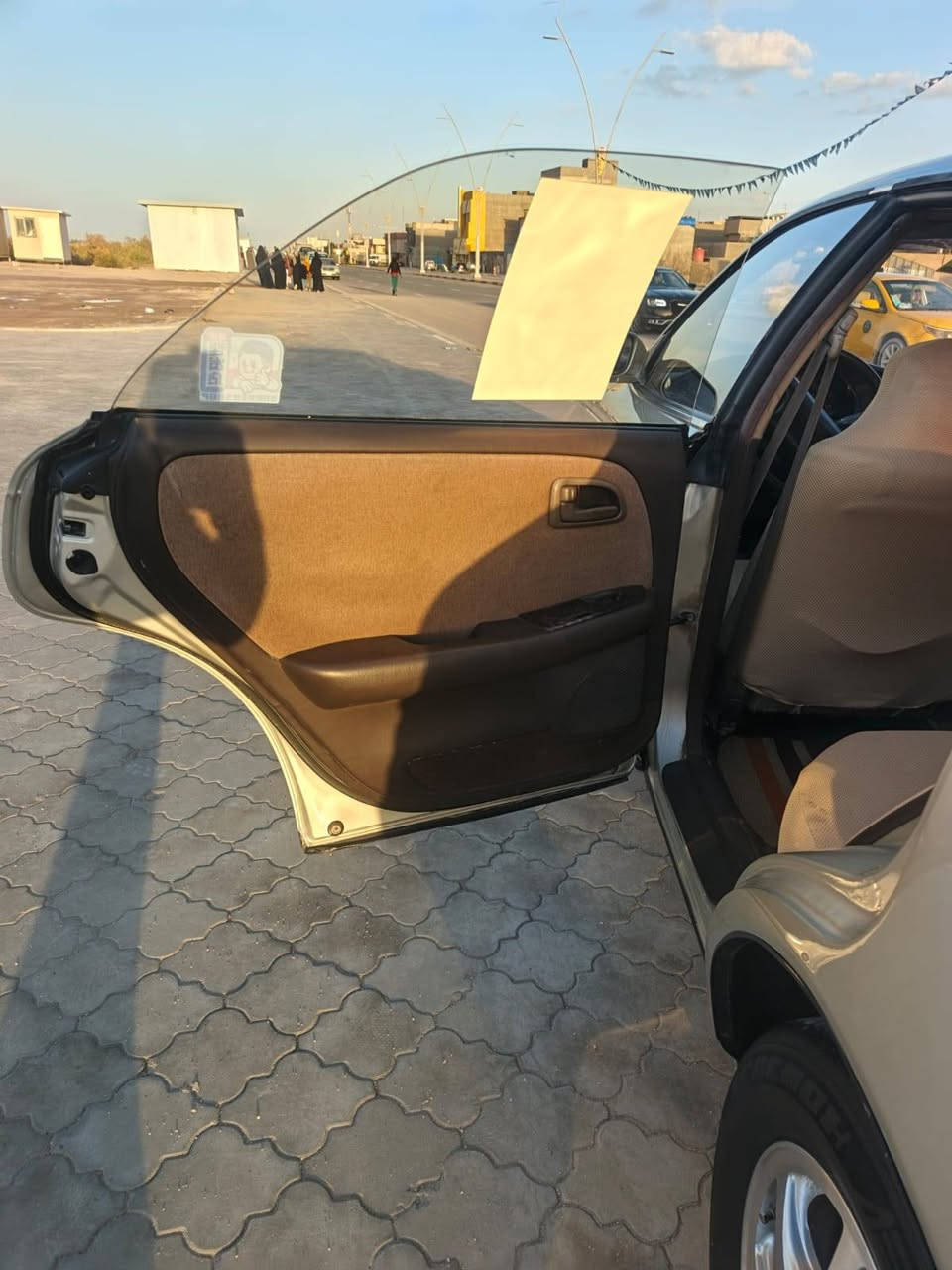 السلام عليكم مارك نفخ لون ذهبي موديل 93 مكينه اثنين ونص  كفاله  باسمي سياره مشروع  عنوان البصره***********

