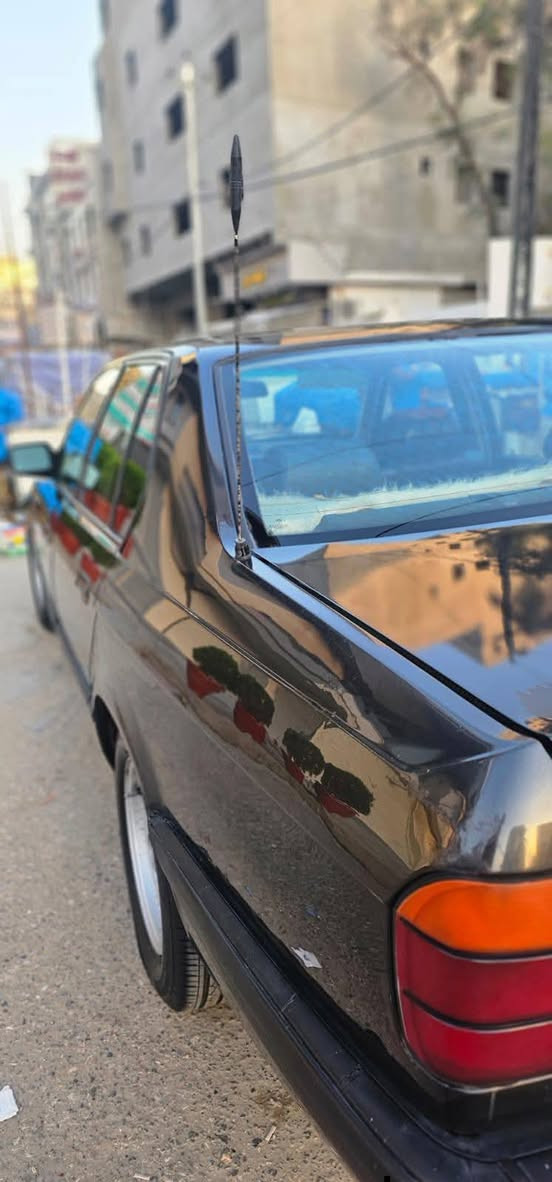 سلام عليكم ورحمة الله وبركاته 
للبيع بي ام 730اصل /موديل 1992 
رقم كركوك سنويه هزه جريد صار شهرين من مجدده بسمي شرط تحويل 
كير محرك شرط تبريد ثلج ❄️ كهربائيات شغال كامل دفتر بنزين موجود سياره بدون ضربه بدون صبغ رش كلير فقط كير اوتو جمات كهربائي مرايات كهربائي ايرباك سالم بريك ABS للاستفسار اكثر راسلني او خابر السعر 60بيه مجال حك جيه *********** كركوك, العراق
