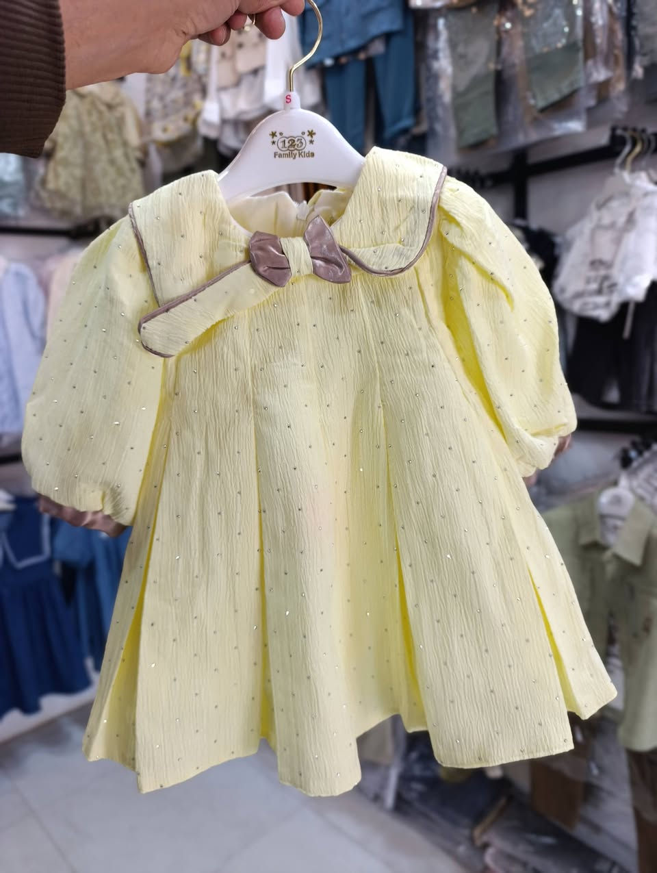 فستان للكثكوتات الصغيرونات 😍😍😍
خامه اوربيه درجه اولى 👍👍👍 
قياسات من 6 شهور الى سنه ونصف
السعر 25 الف😀😀😀
العنوان ديالى المقدادية حي المعلمين شارع المخضر مجمع العزاوي 
توجد خدمه توصيل 🚙🚙🚙


**إذا كنت صاحب هذا الإعلان وتريد حذفه لأي سبب، رجاءا أرسل رسالة إلى الدعم الفني**