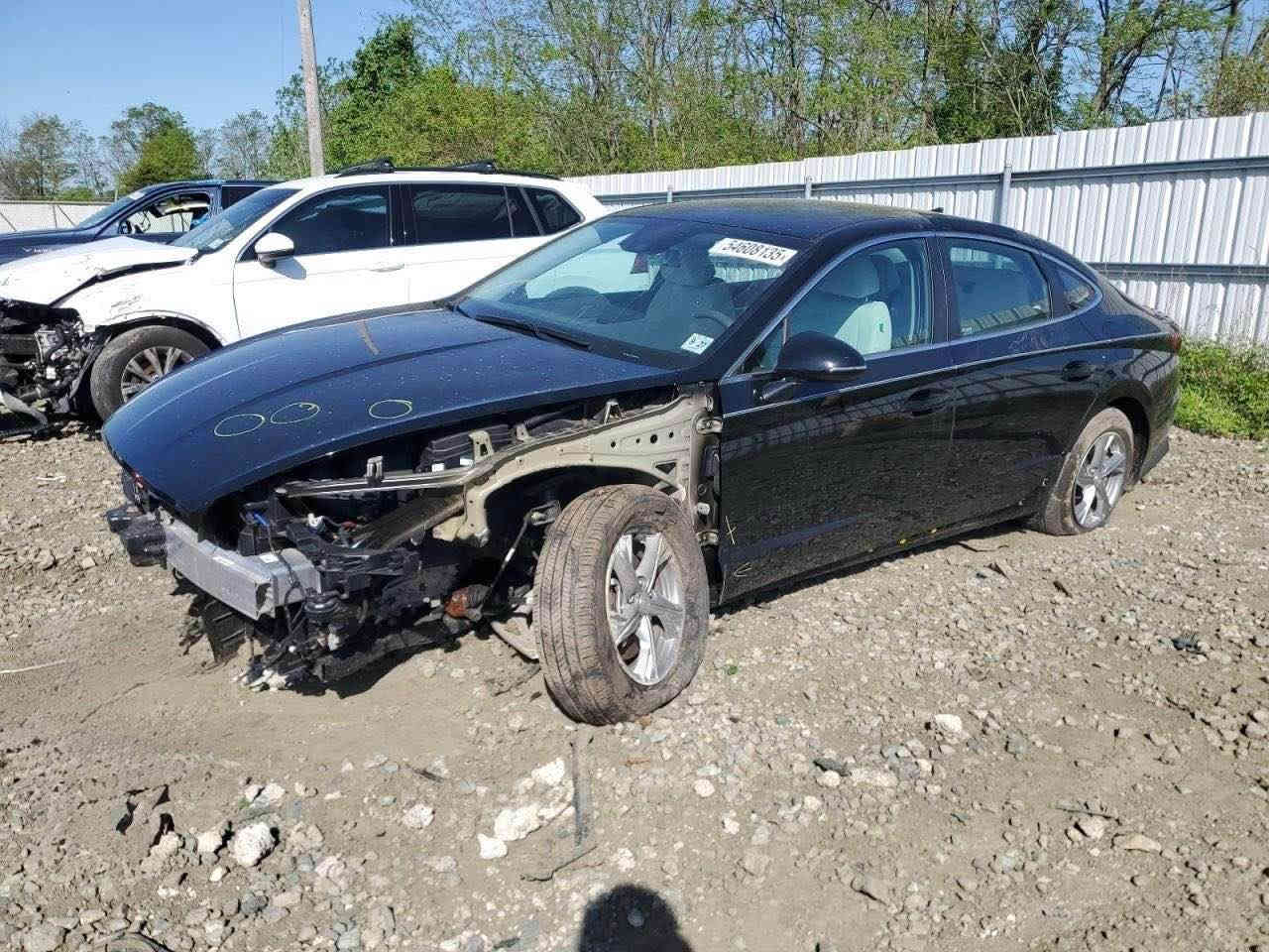 السلام عليكم  #سوناتا ‭0775 311 3683‬
هونداي سوناتا موديل 2023 وارد امريكي 🇺🇸 ضرر بسيط واضح بل منشور السياره 
( بدوون صبغ / بدوون تبديل/ليبل واحد بدون تبديل اي قطعه/ بدوون بارد ) 
( بدوون ايرباك 🤗 جميع الايرباكات سليمه )
الجاملغ مفتوح وراجع نفسه مابي صبغ  بي فقط رصعه بمكان الواقيه .اللايتات نفسهن الاصليات فقط هذا ضرر السياره بجم كله بلادي لغد شاصي بدنه براكيت راديترات تبريد كله بلادي على وضع الشركه تجي وتشوف بعينك 
محرك كير كهربائيات اي عطل ماكو بل سياره 
(( ابيع على الفحص وين بعجبك افحص 👍))
مرقمه اربيل على ايدي رقم هزه فحص كله جديد
سنويه لحد 2030 تريد وكاله او تحويل موجود.
محرك 2500
رادارات جانبيه تحديد النقطه العمياء ⚠️
رادار خلفي ‼️//رادار امامي ❗️
تحديد مسار/ سياقه ذاتيه 
اوتو بريك /توقف ذاتي عند الاقتراب 🚳
هاند بريك كهربائي بصمه ⚡️
اشاره بل مرايه 💡
داخل ابيض🤍
كير دكم 
لايت Led +زينون 4 عدسات بلادي عالي ناصي
بك لايت Led متصل
اوتو هولد /مانع انزلاق
شاشه كبيره تدعم 📲Android Auto/car play
خرائط Gps📌/
كامره خلفيه 📷
4 انظمة قياده  Sport/Normal/Eco
فول تحكمات ستيرن 
كروز مثبت سرعه
شاشة ظبط واعطال بل دشبول
منافذ USP/ 12V 
ويل كب كروم 
حساس اطارات
4 دسك/ Abs
للبيع رايدها 163 وشكراً   ‭0775 311 3683‬ بغداد
