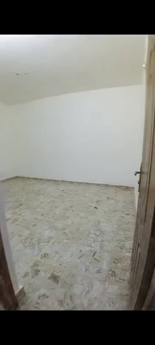 مستعجل على بيعيته طاب وصرف يبيع خلف الوجبه السريعه
لبيع خلف الوجبه السريعه 
بيت للبيع.
مستعجل على بيعيته طاب وصرف يبيع خلف الوجبه السريعه
لبيع خلف الوجبه السريعه 
بيت للبيع – مساحة 105م² – 
عليكم السلام
بيت للبيع – مساحة 105م² – 
🔹 المساحة: 105 متر
🔹 النزال: 14 متر
🔹 الواجهة: 6.25 متر
🔹 البيت يمتاز بمدخلين + شقة منفصلة خارجية
تفاصيل الطابق الأرضي:
استقبال واسع 5×5
مطبخ مفتوح على صالة مريح
غرفة نوم 4×5
تفاصيل الطابق الثاني:
غرفة نوم بنفس قياس الأرضي 4×5
غرفة ثانية 3×4
الشقة المنفصلة (خارجية):
صالة
غرفة نوم
منعزلة تمامًا عن البيت وتناسب السكن أو الإيجار
للاستفسار ***********ام دعاء.وقت الاتصال من الساعه التاسعه صباحا الى الساعه العاشرة مساء رجائ
