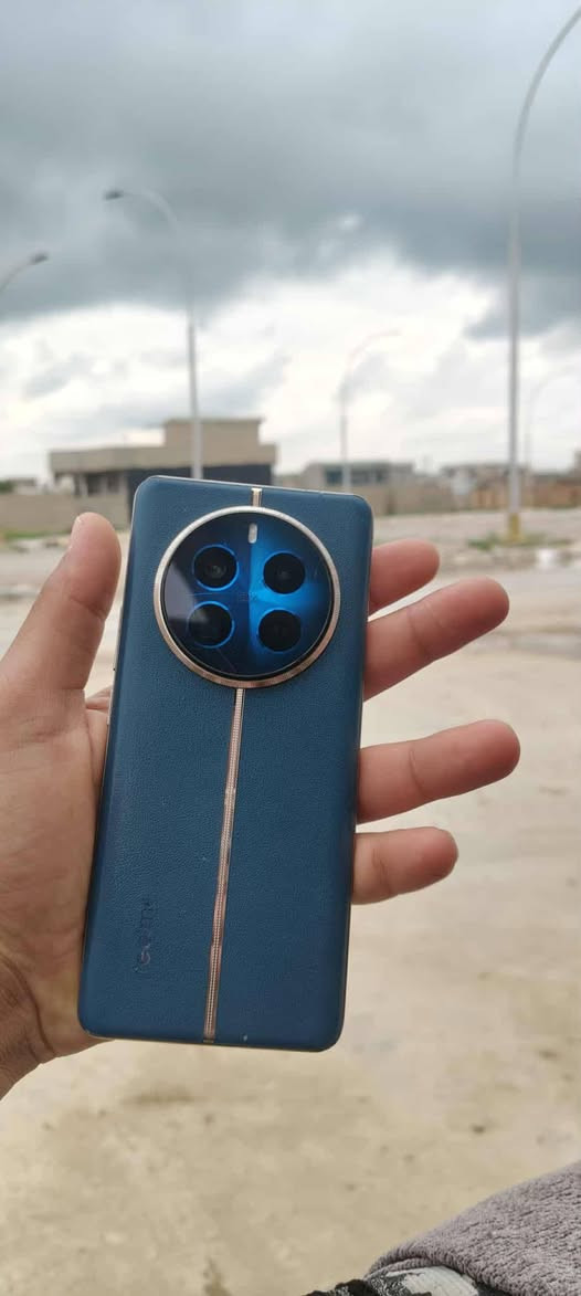 السلام عليكم للبيع ريلمي 12برو بلاس جهاز شرط نظافة فول جهاز كلو بلادي ذاكرة 512 رام 24بوبجي 60فريم كامل ملحقات السعر 325وبي مجال للاستفسار الاتصال ***********
