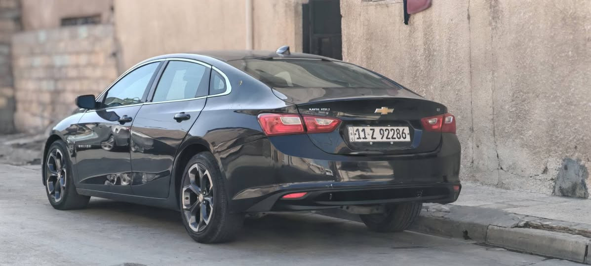 السلام عليكم . ماليبو ٢٣ ماشيه ٥٣ محرك ١٥٠٠ محرك كير مكفول
رقم بغداد بسمي
حادث خلفي جاملغ وباب . وجاملغ امامي بارد بدون دواخل ولا ايرباك
المواصفات .  Lt . بصمه بوب تبريد قطعتين. بصمه تشغيل . هندبريك بصمه .حساسات امامي وخلفي وجانبي. لد امامي السعر خاص
االاتصال ***********
