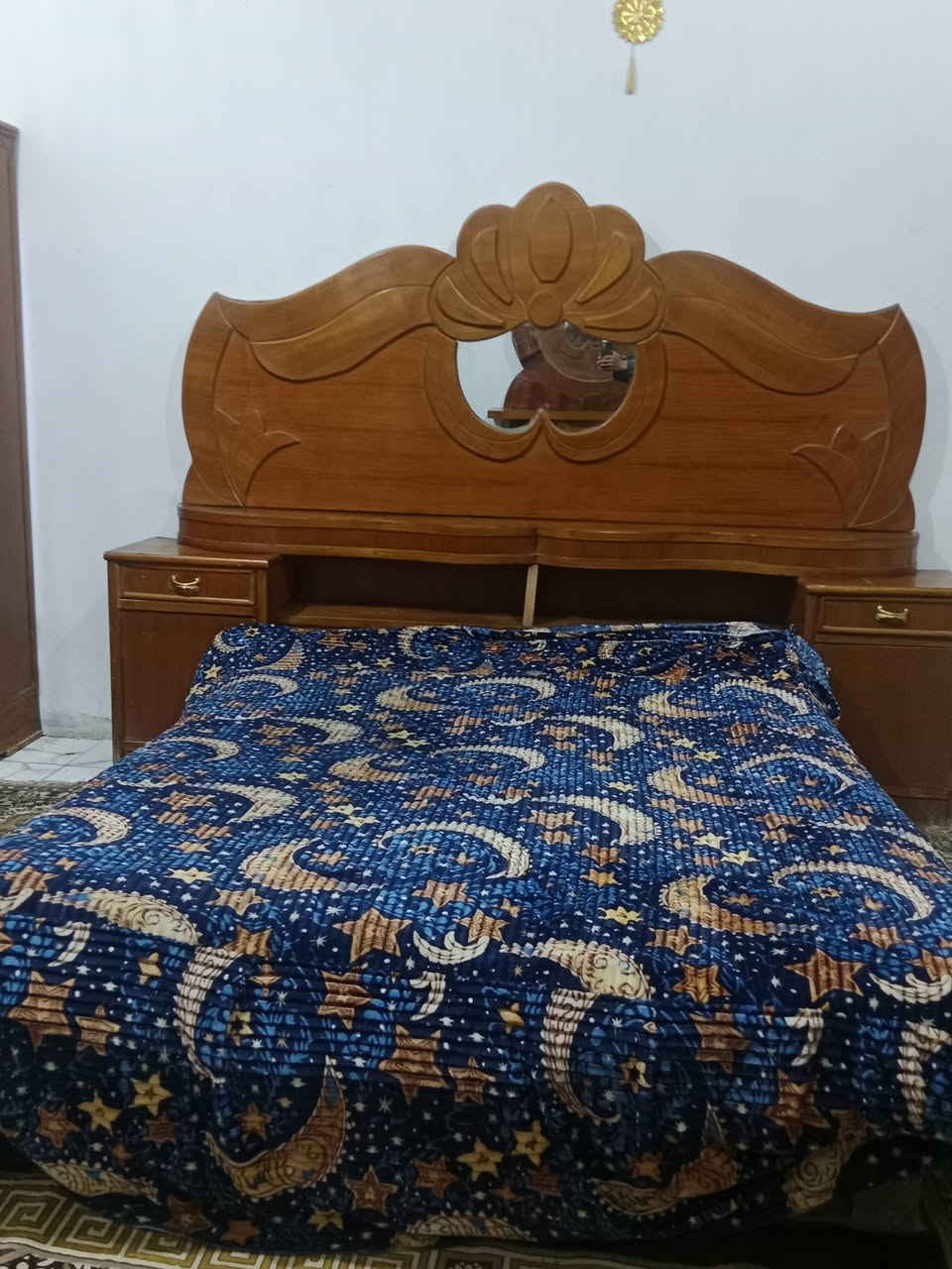 غرفه نوم للبيع خشب الكنتور 6 ابواب ميز تواليت زاويه وتساب ***********,الرقم الثاني *********** السعر 350 الف
