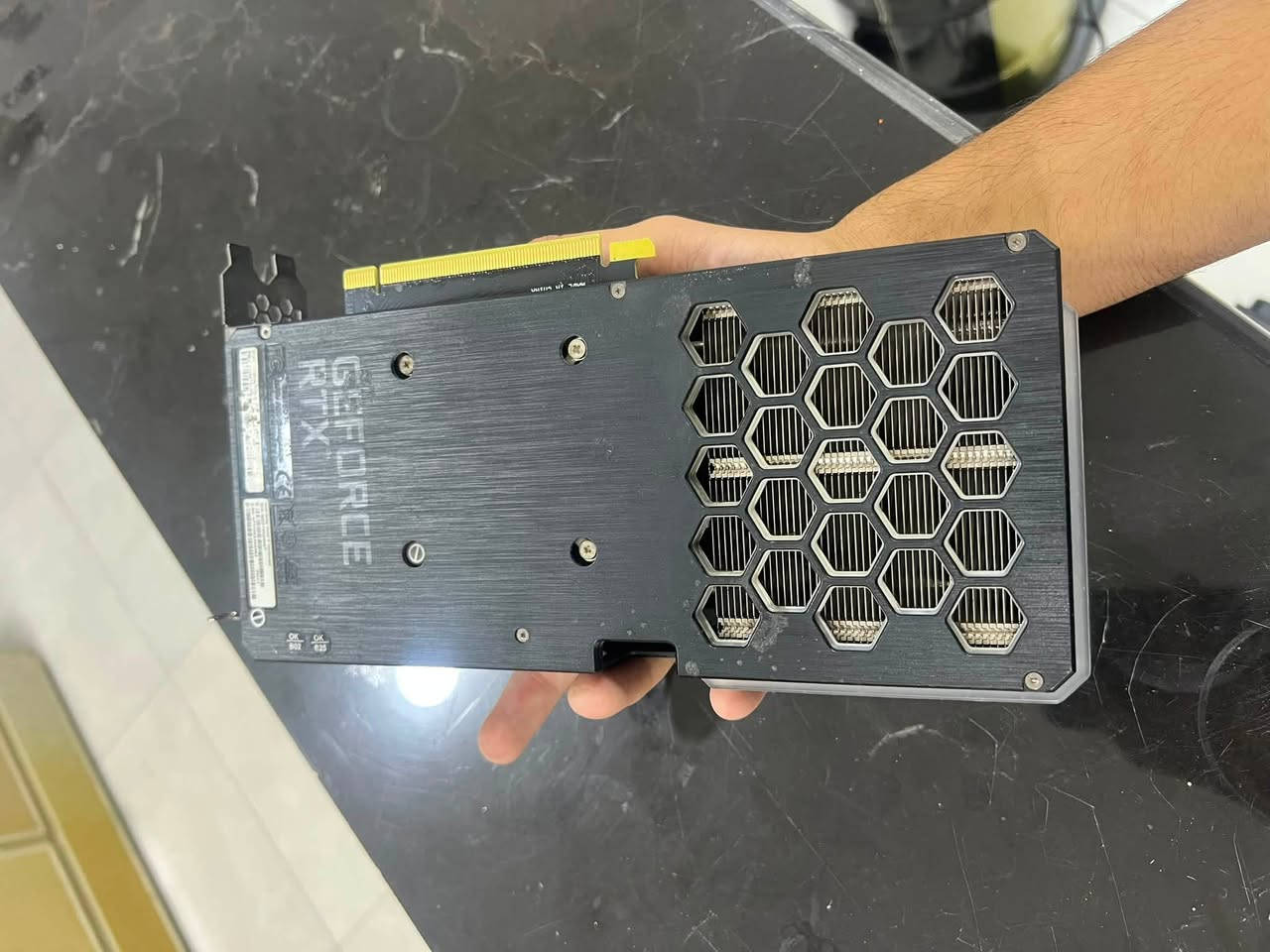 كرت شاشة 3060ti  8 gb VRAM من براند palit ما مفتوح ودرجة حرارة مالته  كلش طبيعية السعره 410الف  وبي مجال المكان بغداد الدورة حي الصحة 
***********
