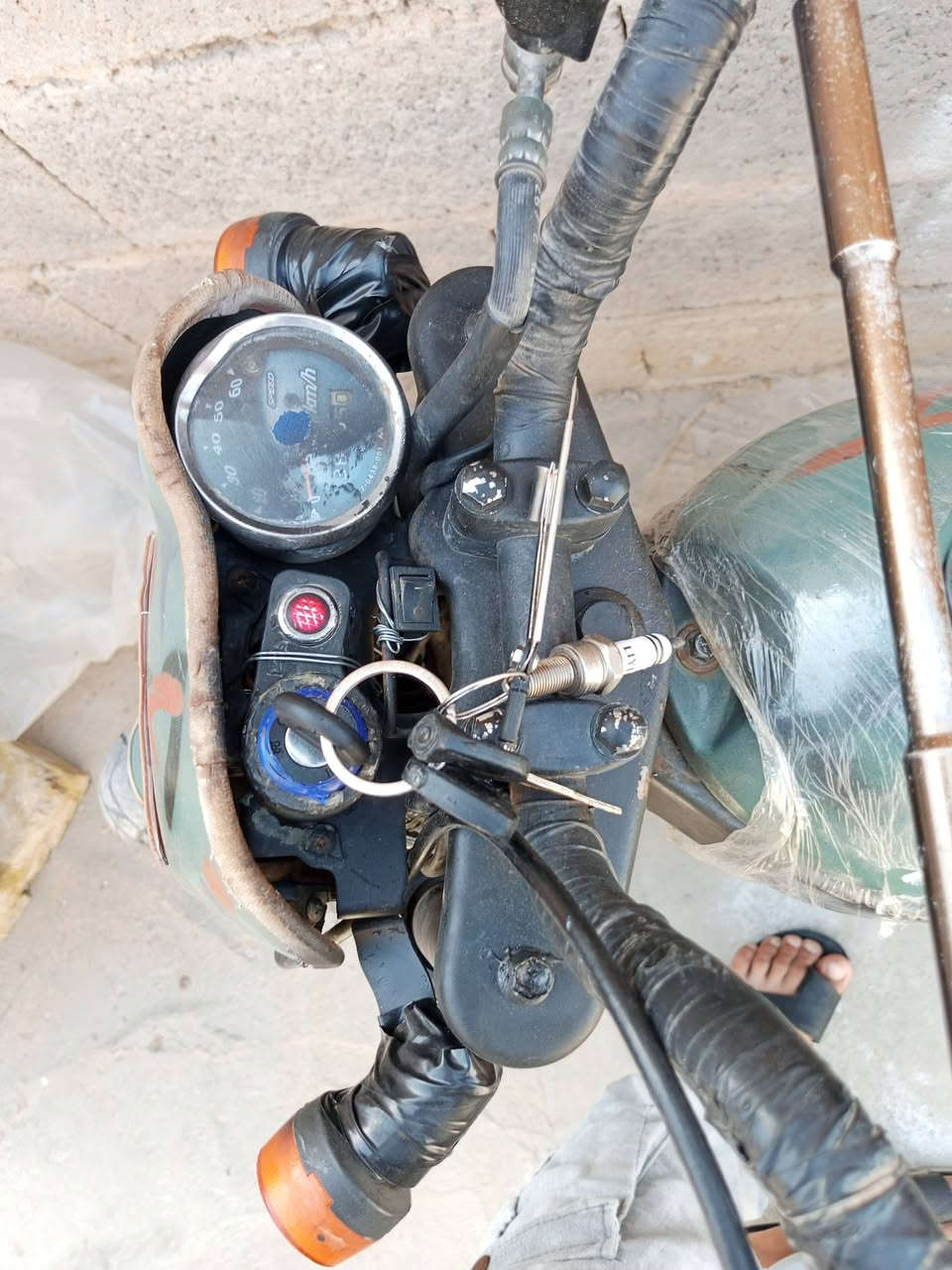 سلام عليكم قفاز  محور محرك ذبانه شوفت عينك سعر150 بيه مجال قليل مكان ميسان قضاء الميمونه رقم تليفون *********** وخاص موجود
