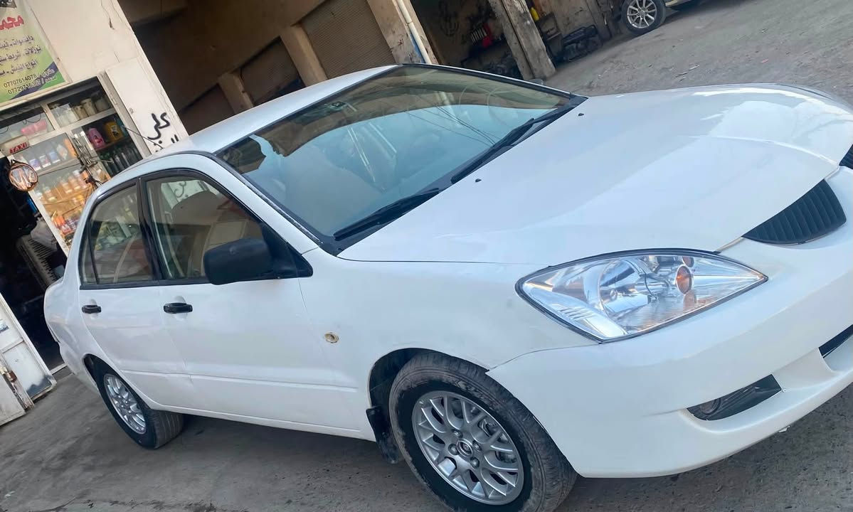 السلام عليكم
للبيع لانسر موديل ٢٠٠٥ 
كير محرك حداديه كفاله محرك ٢٠٠٠ 
تبريد عاطل بيها مكانات صبغ ابيع صبغ حزام شرط بدون حادث السياره كلش حلوه وجاهزه 
مكان السياره بغداد الاعظمية 
السعر ٦٣ بيها مجال حك الجيه
***********
***********
