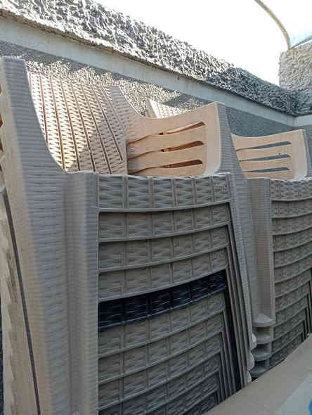 كراسي عدد 40 واحد نوعية ممتازة نضيفات استخدام قليل الواحد ب 8 ونص 
طبلات عدد 10 الوحدة ب 3 ونص 

عنوان مركز الحلة ***********
