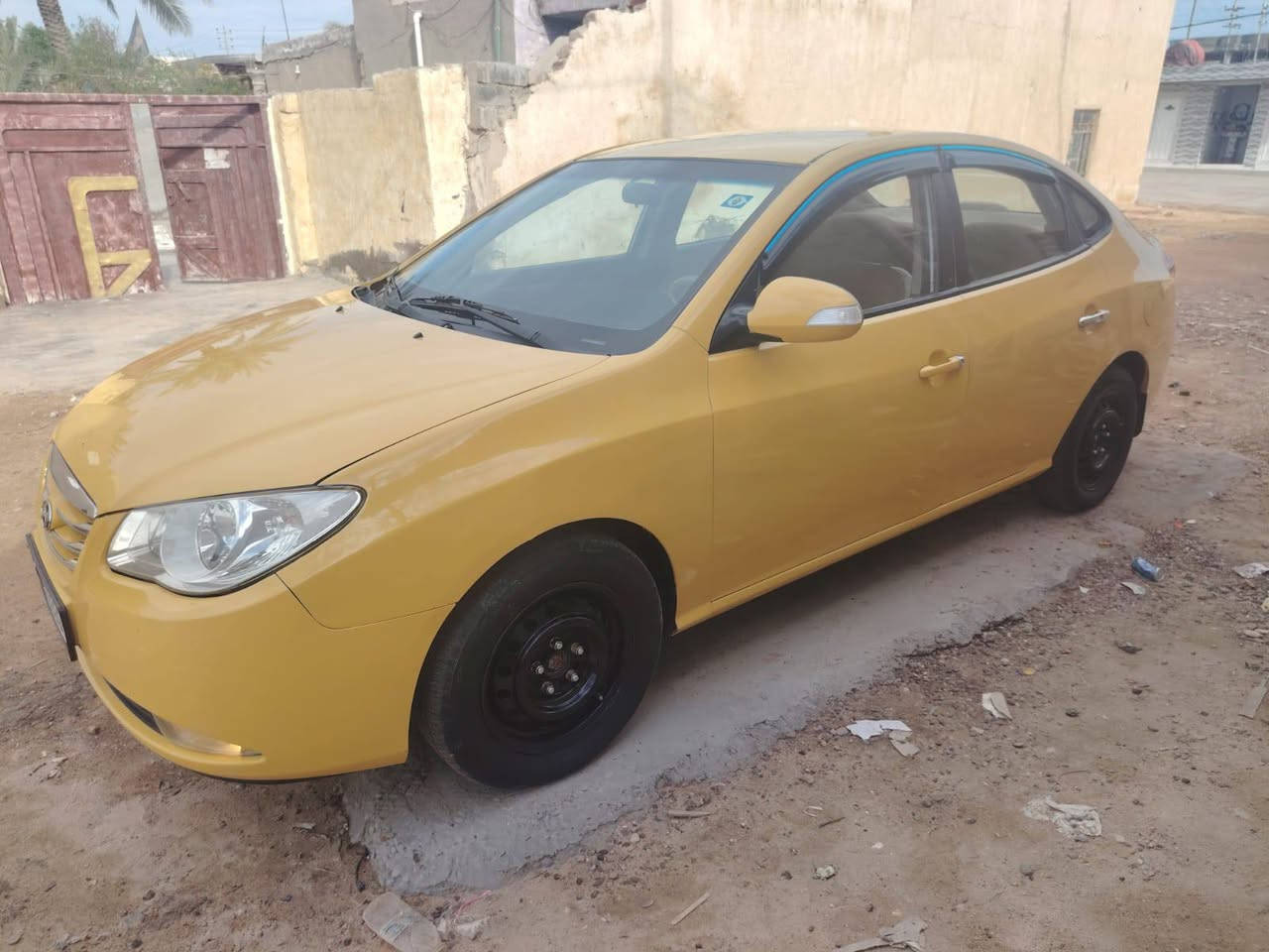 سلام عليكم الانتره موديل 2010 مكفوله عده الباب السائق مصلح بدون  داخل  والتبريد عاطل مكينه 1600 دكشن عالي بسمي رقم دولي سنويه 2029 #السعر96 وبيه مجال *********** مكان نجف
