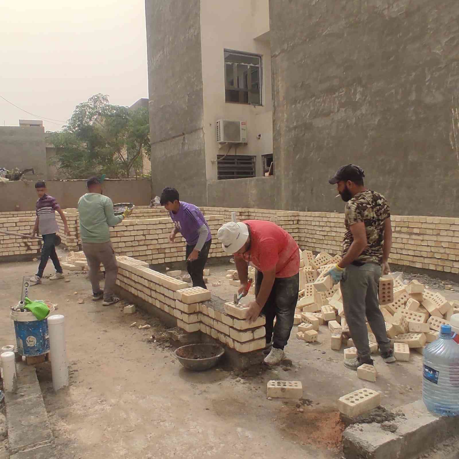 خلفه بناء درجه اولى استلام مهندس متفرق حالين نعمل في جميع مناطق بغداد كرخ ورصافه بسعار مناسبه بليوميه على الدبل وقطعي والتزام بلموعد ***********
