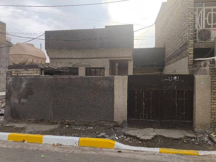 عليكم بيت للبيع بشارع ابو سمير رقم الدار 26434 هاي حاله البيت موضح كلشي بل صور مساحته 150 م سعره 90 وبي مجال إن شاء الله وهاذ رقمي اي استفسار على البيت وبل خدمه ***********
