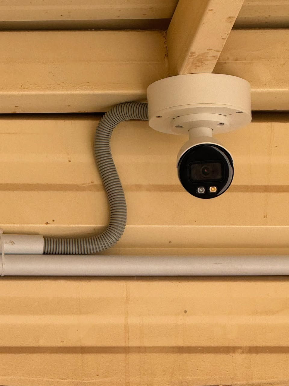 ⚡ لا تنتظر يصير شي!

ركّب كاميرات وارتاح 

✔ أمان كامل  
✔ مراقبة مستمرة  

💰 أسعار التنصيب:
📹 الكاميرا الواحدة:10ألف دينار
📹 إذا أكثر من كاميرا: 9 ألف للكاميرا
وسعر تأسيس الكاميرات ( التمديد  الكامل مع الأسلاك والتجهيز )
10 _15ألف لكل الكاميرات 
وحسب الموقع وطبيعة العمل

الموقع: الانبار _الرمادي
📞 للحجز والاستفسار راسلنا خاص أو اتصل على الرقم
***********
