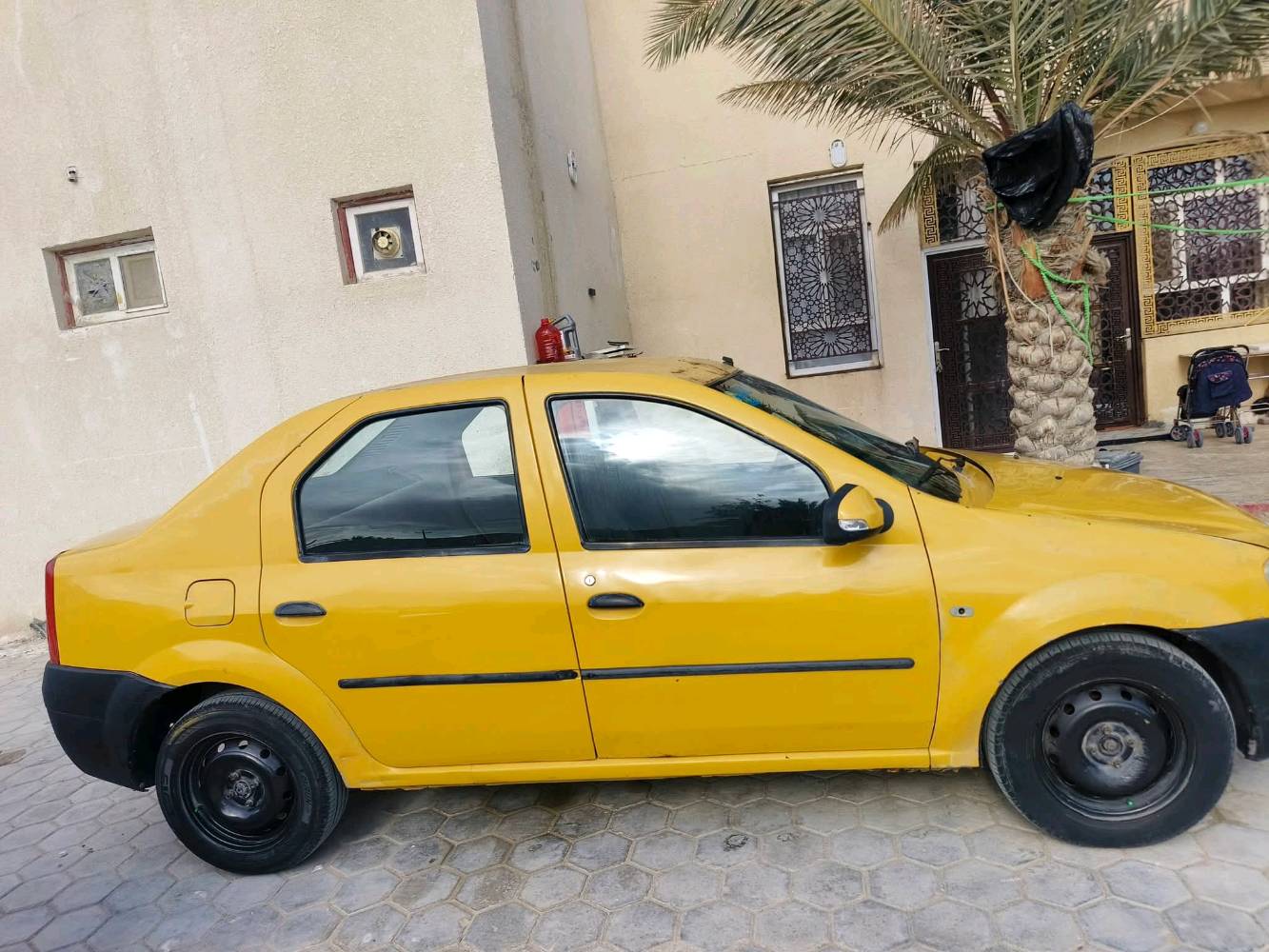 سيارة رينو لوكان 14 مكينة جديدة قبل اسبوعين شديدة تخم تايرات جداد باتري جديد فقط تبريد ما يشتغل مبدل جاملغ اليمن بية بارد بالباب الايسر شوية ملاحضات بال هلال لايسر سيارة بسمي رقم انكليزي مصفرة هية وغرامات بغداد الامين ***********