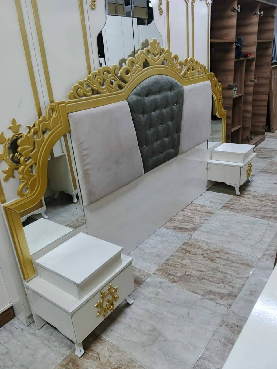 غرفه نوم اخو الجديد ملكي ٧ قطع سعر، ٥٠٠ بيها مجال شراي تعال خاص عنوان كركوك يوجد كادر شده ونقل تدللون علينه

العنده غراض للبيع راسلوني *********** او اتصال ع رقم
