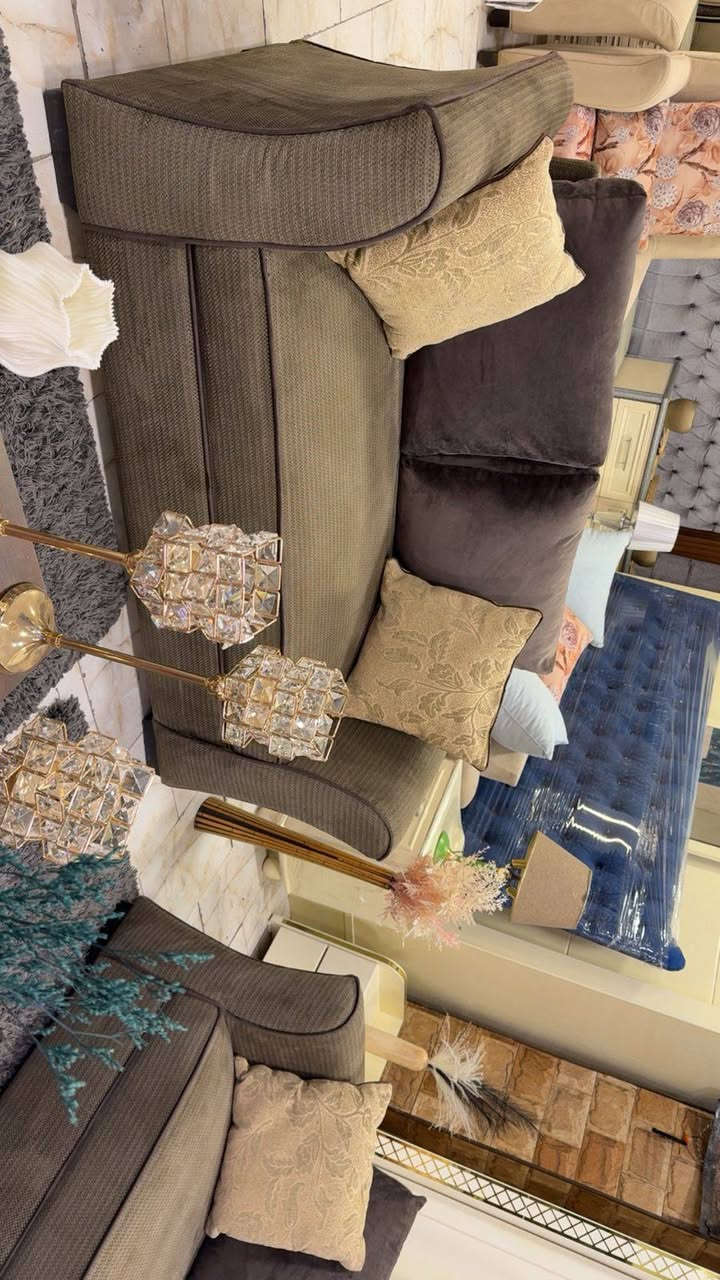 طقم كنب فخم و راقي جداً 🤍✨ ، 7 مقاعد 💺
خشب سويد 🪵 بالكامل ، اسفنج دانلوب ، قماش جيكار فاخر 👌🏻و باندا 🐼 ، تصميم مميز و عصري ✨ استخدام بسيط جداً بحال الوكاله 🤍✨
الله يبارك لصاحب النصيب 💛
(( بسعر مغري جداً 🏷️ ))


**إذا كنت صاحب هذا الإعلان وتريد حذفه لأي سبب، رجاءا أرسل رسالة إلى الدعم الفني**