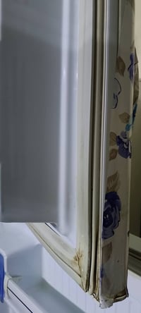 ثلاجة • تحتاج لاستيكة الباب • تشتغل بس ثلج