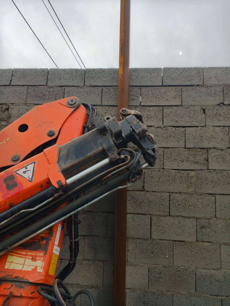 للبيع كرين بانفكر حجم 1200ريمونت 3سلاتيات دهن واحد يدوي رجلين مخالف يطلع جكات السعر 90وبي مجال
***********
