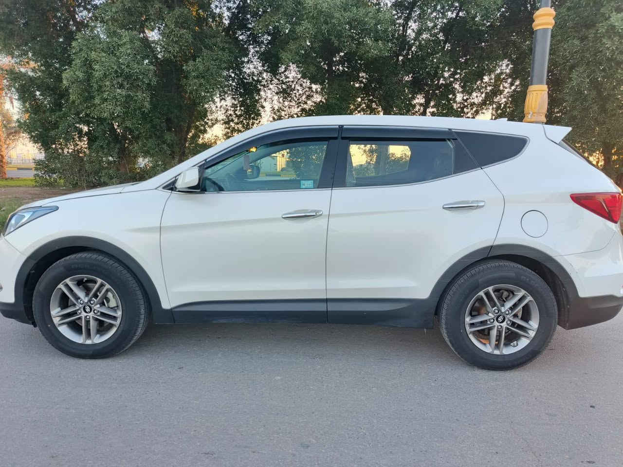 السلام عليكم سياره نوع سنتافي وارد امريكي موديل 2017  بيها بنيد وجاملغ فقطبس رش بدون داخل والباقي كفاله عامه كير مكينه حداديه كفاله عامه السياره جديده مال بيت موصفات تحكك استيرن جهتين كامره دوره حساسات السياره على وصع الشركه العنوان كربلاء السعر 143رقم الهاتف ***********
