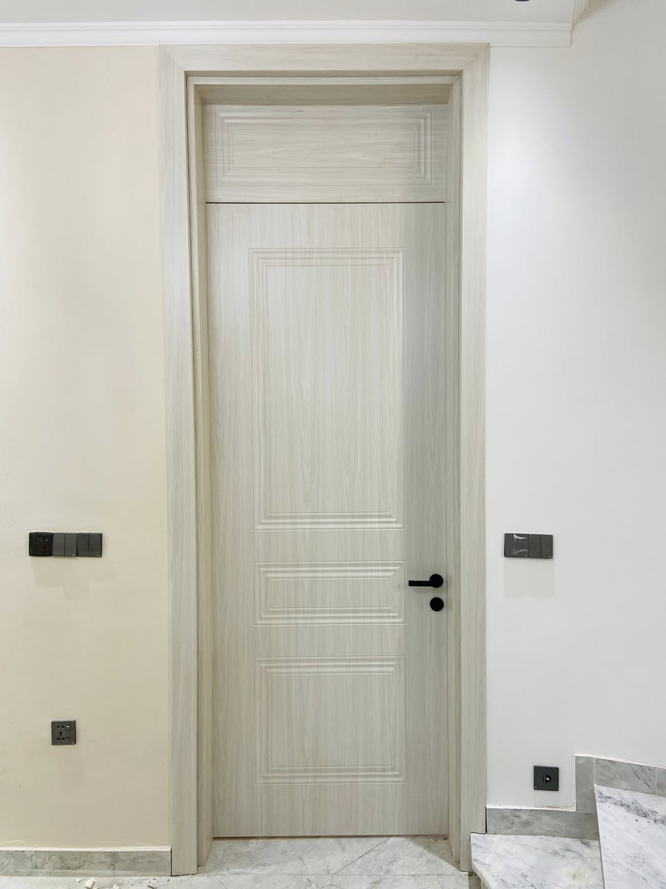 أجعل  مداخل بيتك تتحدث عن ذوقك الراقي💫

أي لون تفضلون لمداخل منازلكم؟ الأبيض الهادئ 🤍أم الخشبي الكلاسيكي؟ 🤎🤔✨ 
مهما كان اختيارك، "معرض الجوهره للأبواب التركية" توفر لك الأفضل دائمًا
نجمع بين اناقة الصناعة التركية ومتانة التصميم
 سواء تجهيز مباشر او تفصال حسب الطلب 

✅أبواب خارجية قوة ومتانة تتحمل الظروف الجوية  بالتصفيح الكامل باقفال قاصة ضد السرقة   

أبواب الغرف صناعة تركية بجميع أنواعها
✅البلاستيك الاقتصادي Pvc
✅ الثقيل الفخم بخشب Mdf Hdf صلد او حشوة  بمساطر خشب طبيعي
و متوفر حديثآ بناءآ على طلبكم  Wpc. الغني غن التعريف بضمان 20 سنة

لتفاصيل تفضلو بزيارتنا بموقع المعرض الكائن
#واسط زين القوس_شارع الكفاح

او تواصل عالأرقام ***********
 📲
