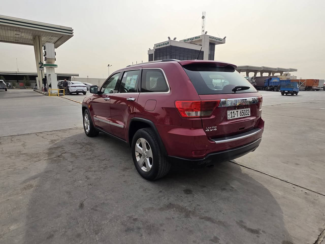 سلام عليكم جميعاً
للبيع 
جيب لاريدو موديل 2013 
السياره وارد خليجي صبغ فقط باب خلف سائق والباقي كفاله عامه 
الرقم بغداد دولي جديد 
سنويه لعام 2030 
مواصفات
فتحه سلايد روف
بصمة تشغيل عدد
 بصمة ابواب
كشن كهرباء
كشنات جلد
شاشه 
ويل كروم بلادي
حساسات خلفيه
كامرا خلفيه
فول تحكمات
فور ويل
وباقي المواصفات المعروفه
 السعر مناسب جداً
مكان بغداد 
للاتصال ***********
