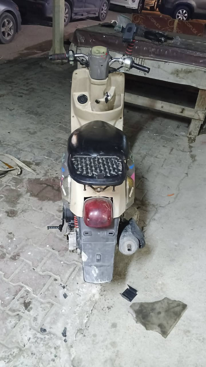 سلام عليكم 
دراجة بوليس 120 دراجة حلوة شلعة ومعدل حلووو دراجة سلف وهندر واحد نواقصهة قليلة براغي مال سلف طكن ب 5 الاف يفتحن حداد وستاند تعليك. فقط غلاف هندر سعر 400 وبيهة مجال العنوان بغداد لبياع خاص او واتساب ***********
