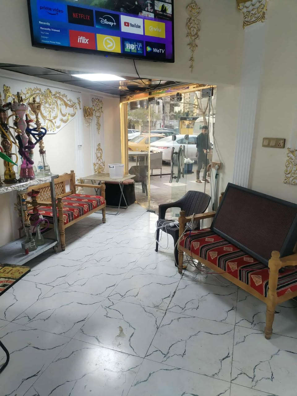 محل كبير تجاري للايجار او للبيع بعقد سر قفليه في كراده قرب رضا علوان مساحه محل ١٧٥ سعر الايجار ٣ ملاين ونص او بيع ٥ شدات للا ستفسار ***********
