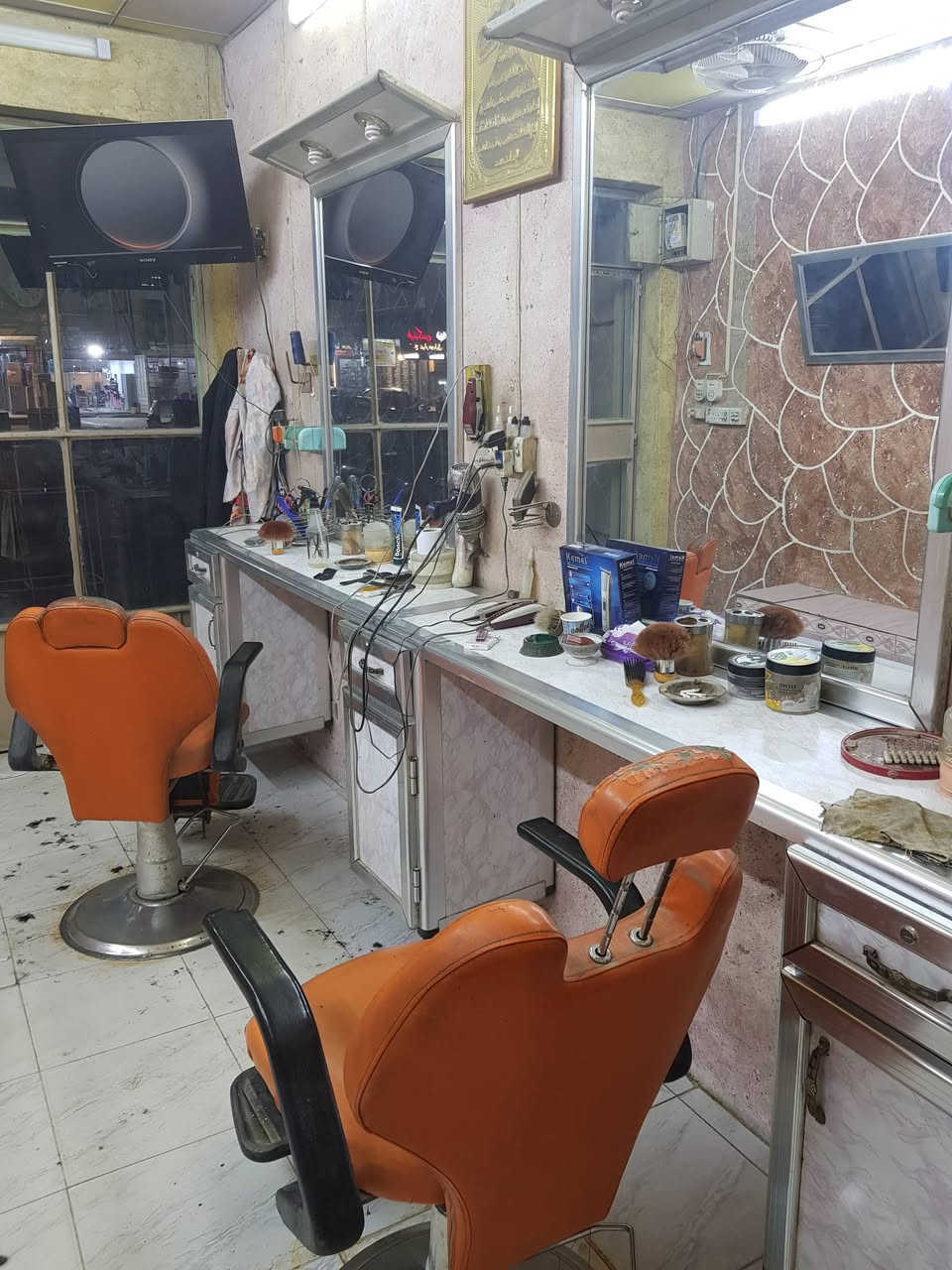 سلام عليكم اغراض محل حلاقه للبيع بغداد الحسينيه ت ***********
