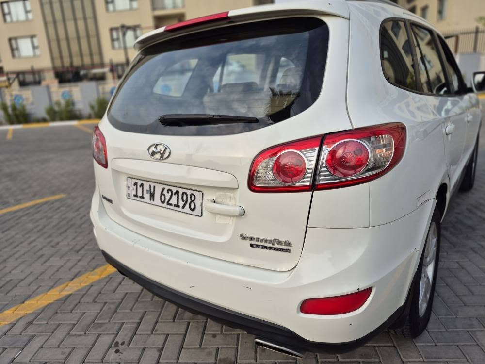 السلام عليكم 
سنتافي 2010 
مواصفات شركة عامة 
مكينة 3500
7 راكب 
3 قطع تبريد 
ماشية 233 الف كيلو 
مكينة وكير ما مفتوحات 
بيها صبغ نص قبق الصندوك 
رقم بغداد الجديد بأسمي 
السعر 153 ومجالها جدا بسيط 
*********** بغداد, العراق
