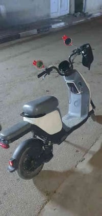 دراجه شحن كلشي شغال بس بيها عطل بل حساسات السعر 175 وبيها مجال العنوان...