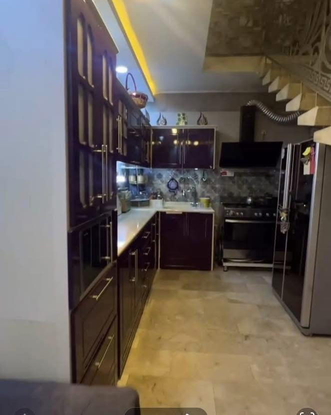 🔱 دار للبيع في الكرادة شارع 42 🔱

♦️المساحة 201 متر 

🔴 الواجهة : 7,20  متر 

🔹السند مشترك قابل للفرز .

🟠 يتكون من كراج وحديقة صالة استقبال مطبخ وغرف نوم عدد 4 وحمام عدد 3

للاستفسار يرجى الاتـصال على الارقام التالية:

الـمـهـنـدس عــمـر الــزيــدي ☎️

***********

***********

نـسـتـقـبـل كـافـه العروض التجاريه والسكنية في الكراده

عنوان الشركه دار السلطان في العرصات الهندية مجاور فندق بلوم
