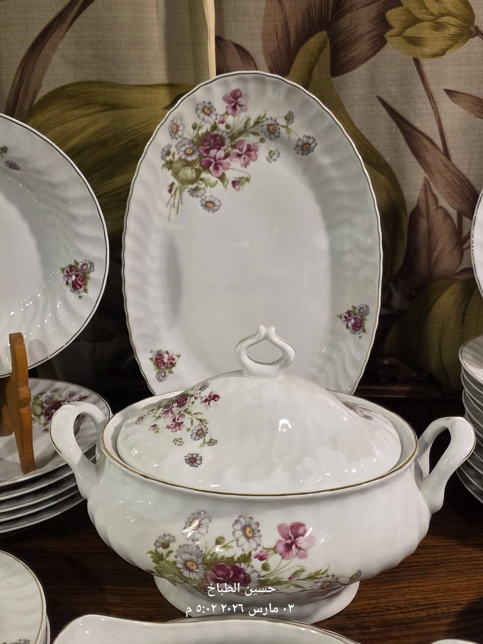 سيت روماني ٢٨ قطعه
١٢ ماعون شطح 
٦ ماعون عميق 
٥ ماعون حلاوه 
١ بلم كبير 
١ صحن كيك كبير 
١ سلطانيه 
١ سوب دان


**إذا كنت صاحب هذا الإعلان وتريد حذفه لأي سبب، رجاءا أرسل رسالة إلى الدعم الفني**